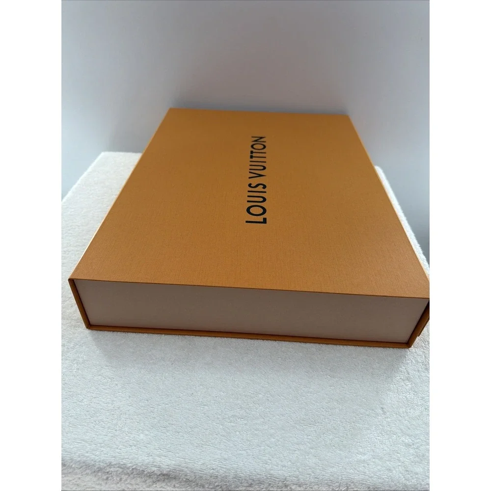 Authentic Louis Vuitton Magnetic Style Box 18.5